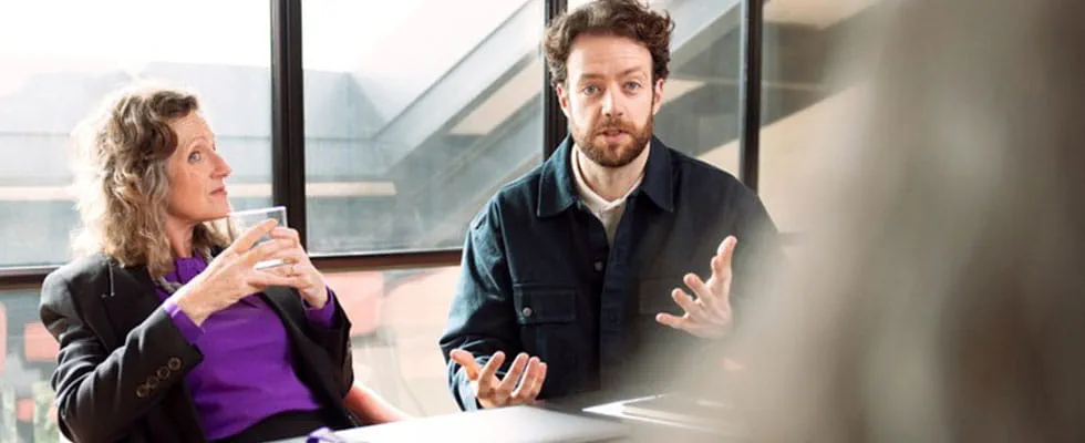 Manager accompagnant ses collaborateurs pour redonner du sens à leur travail