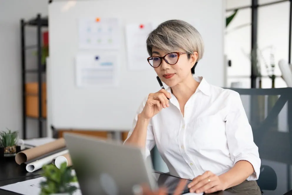 Professionnelle en reconversion accompagnée dans sa transition de carrière par LHH Professionnelle en reconversion accompagnée dans sa transition de carrière par LHH