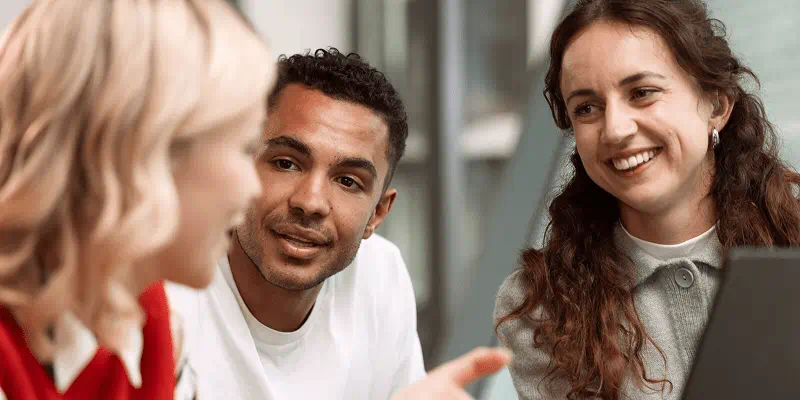 Collaboration entre employés favorisant le sentiment d’appartenance et l’engagement en entreprise Collaboration entre employés favorisant le sentiment d’appartenance et l’engagement en entreprise