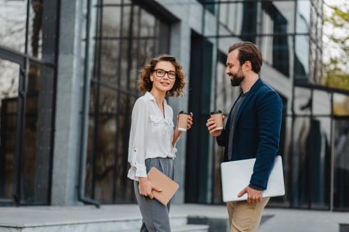 Deux cadres évoluant des un secteur d’activité d’avenir en 2025