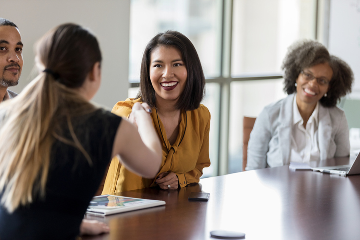 L’équité des genres sur les conseils d’administration : pourquoi le manque de femmes qualifiées pour des postes de direction est un mythe.