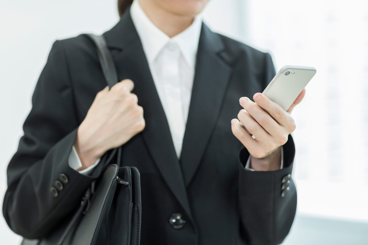 基本的に電話で伝える