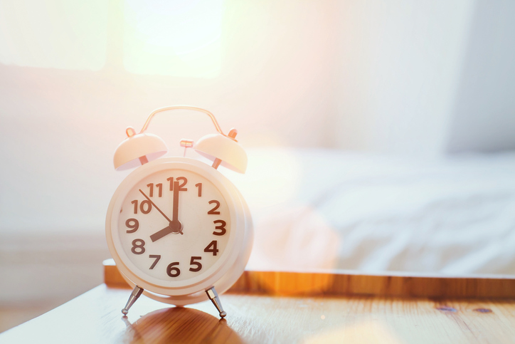 alarm clock showing 8:00am