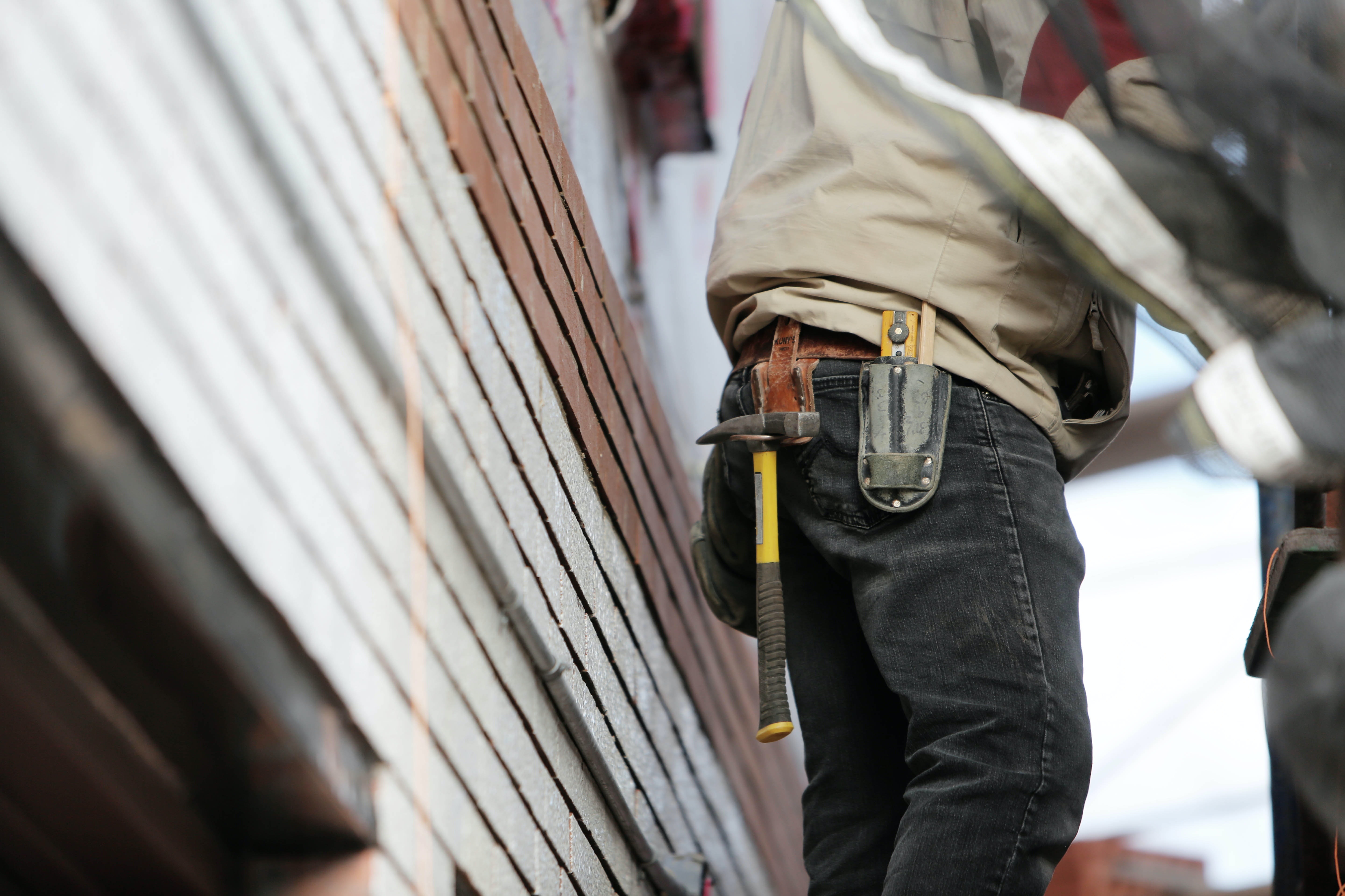 Profesionales-con-perfil-de-operario-y/o-mano-de-obra-directa